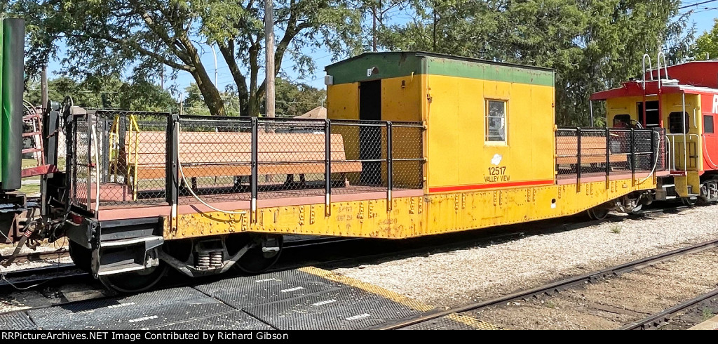 CNW 12517 'Valley View' Caboose      